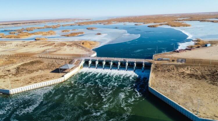 Можно ли восстановить Аральское море. Кокаральская плотина в Аральском море. Источник изображения: orda.kz. Фото.