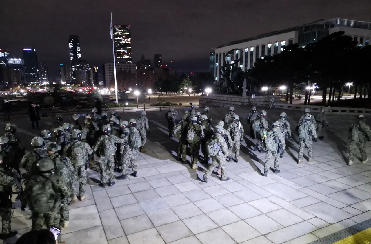 eb238d8143_south_korean_soldiers_waiting_to_leave_the_national_assembly.webp